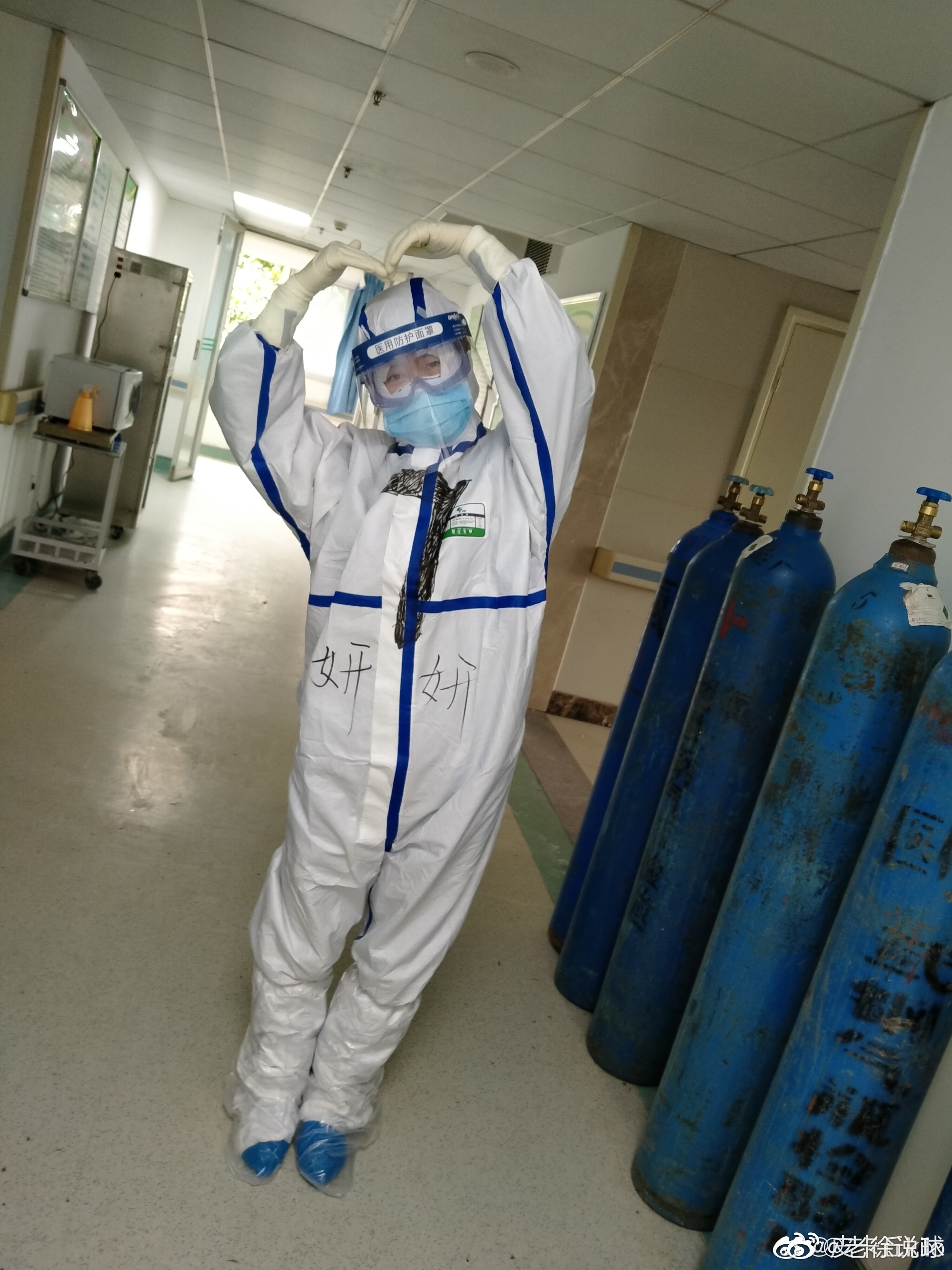 疫情一线人员的坚守与奉献，疫情期间医护人员的英勇事迹