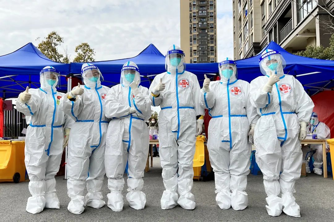 基层工作人员：社区的坚强后盾