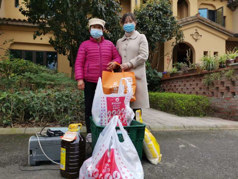 疫情期间一线工作人员家属的坚守与奉献，疫情期间一线工作人员家属的心理压力与支持