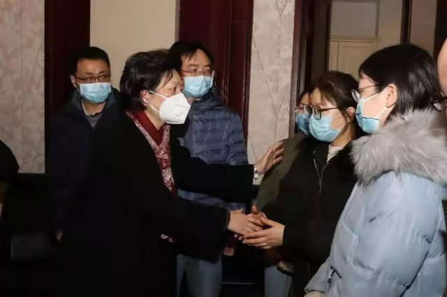 为英雄子女撑起一片天